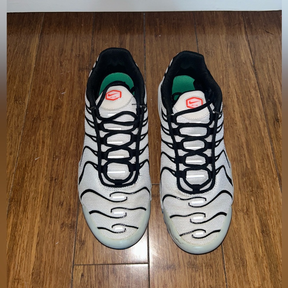 Nike Air Max Plus - W7 - 5.5Y - Picture 3 of 5